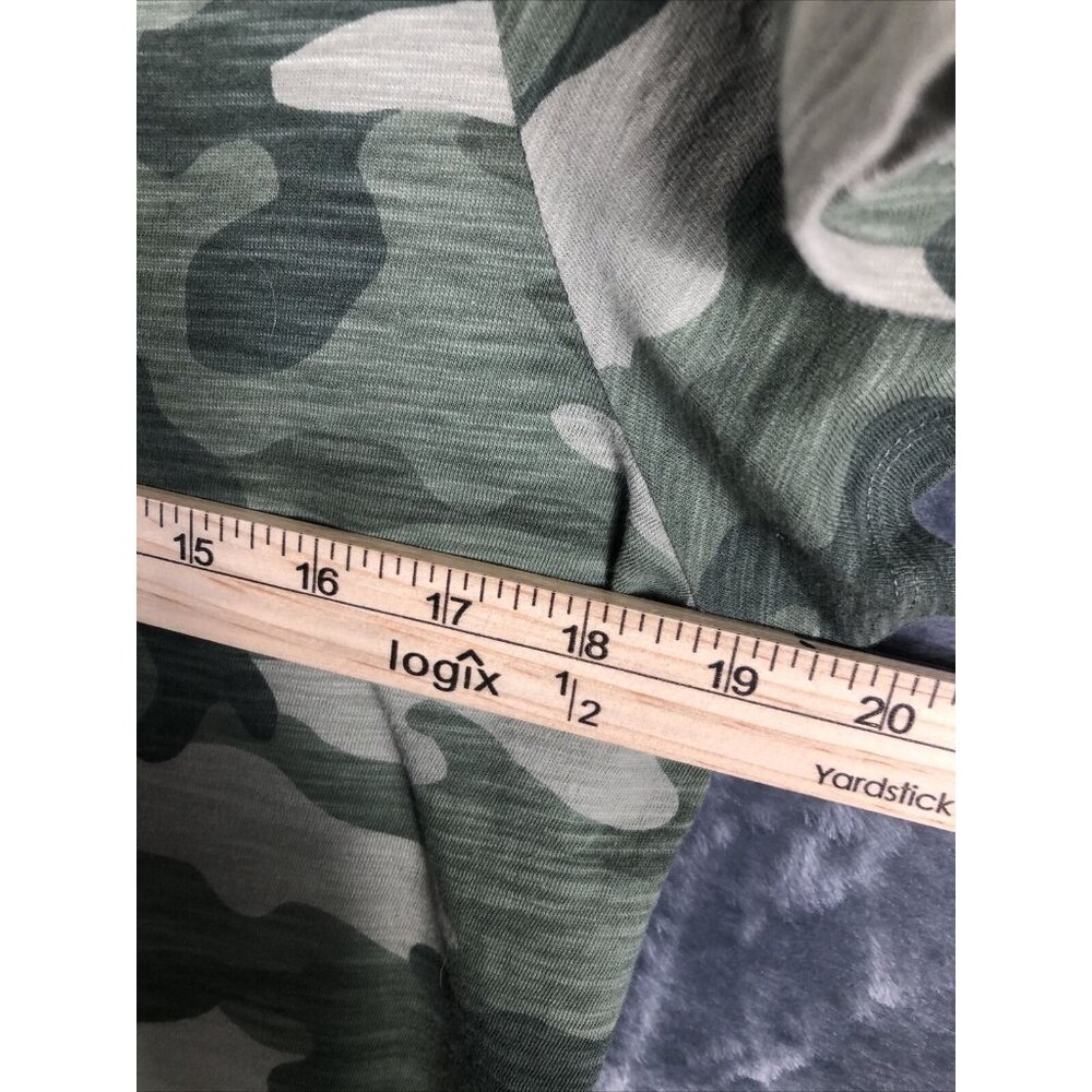 Old Navy Top Women’s  Camouflage T Shirt Casual￼ ￼V neck Short Sleeve Shirt L - Picture 3 of 8